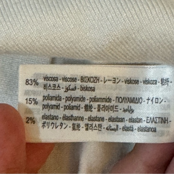 Zara Ribbed Fitted White Tank Top

#1100 - Picture 4 of 6